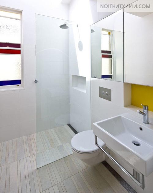 Chọn màu sàn nhà sáng tạo cảm giác phòng tắm rộng rãi hơn
